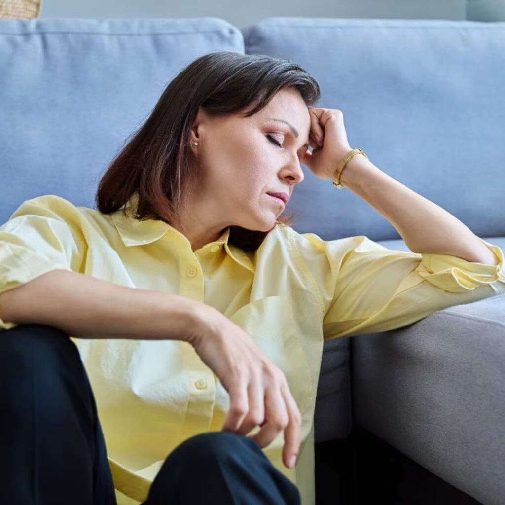 Persistent fatigue associated with early symptoms of kidney problems