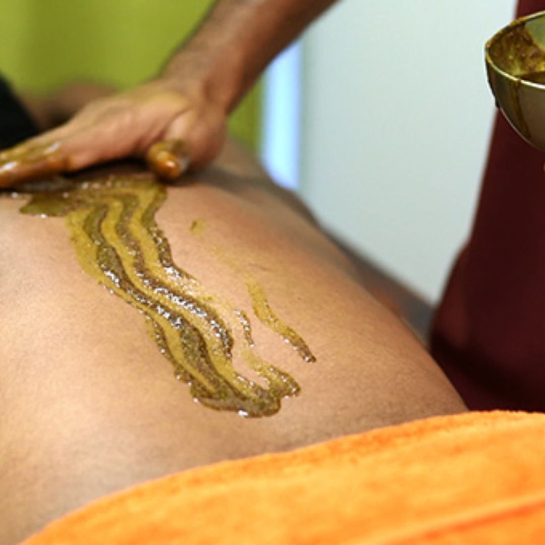 Snigdha Udvartana using oil-based powders for mild exfoliation in body scrub massage therapy