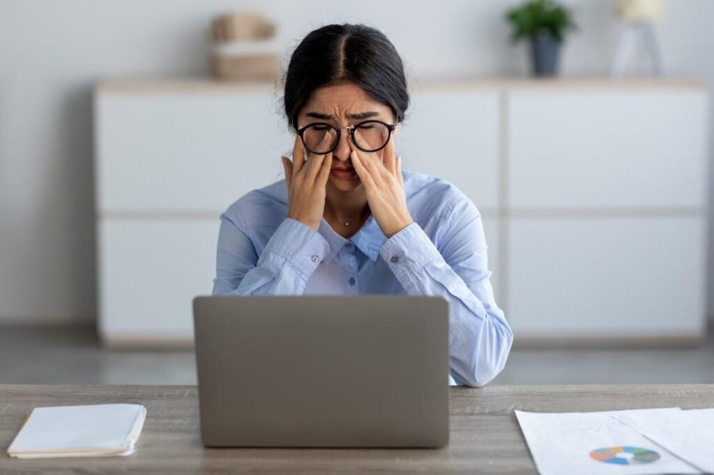 Eye strain during prolonged screen use